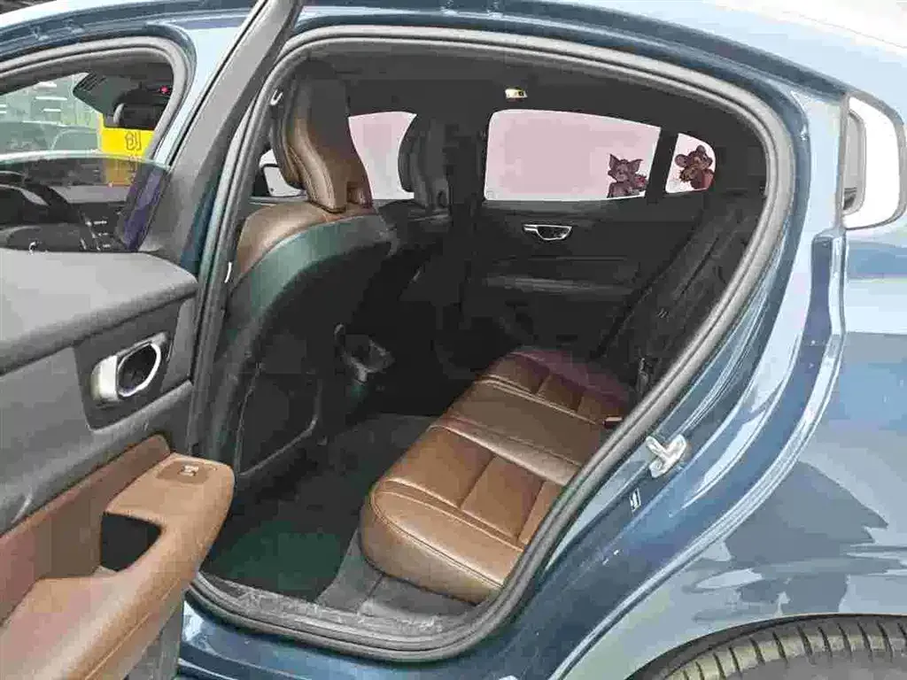 Volvo S60 2021 из CN, фото 4
