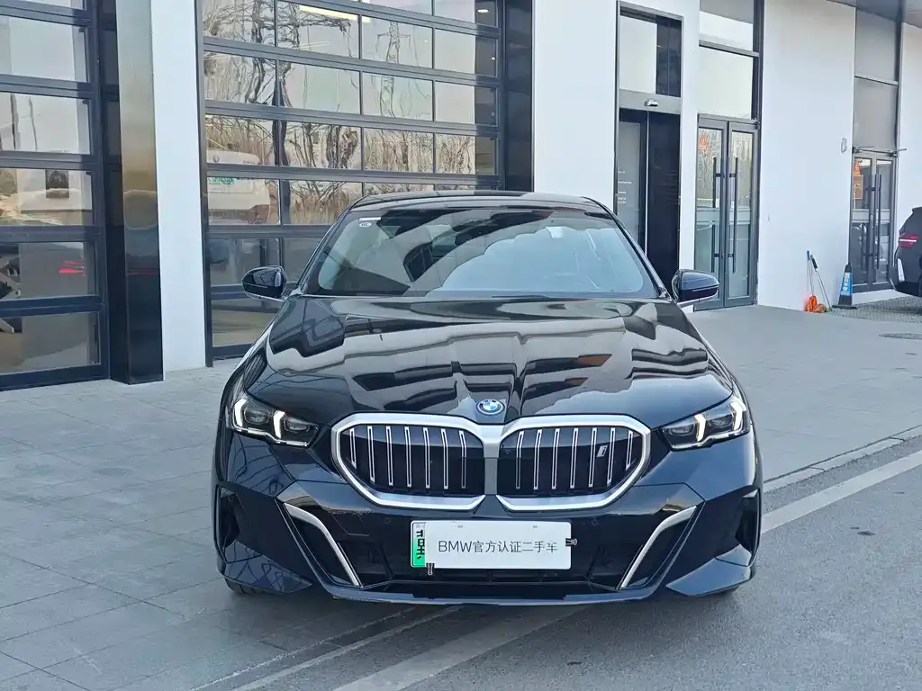 BMW i5 — фото 2
