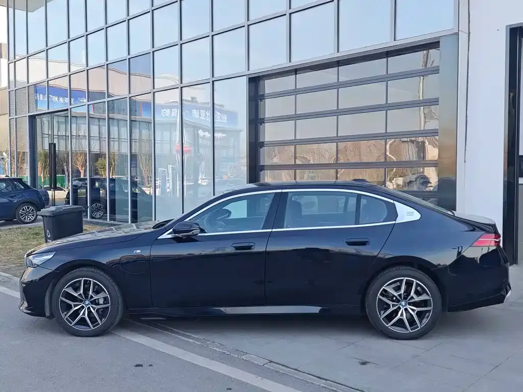 BMW i5 — фото 4