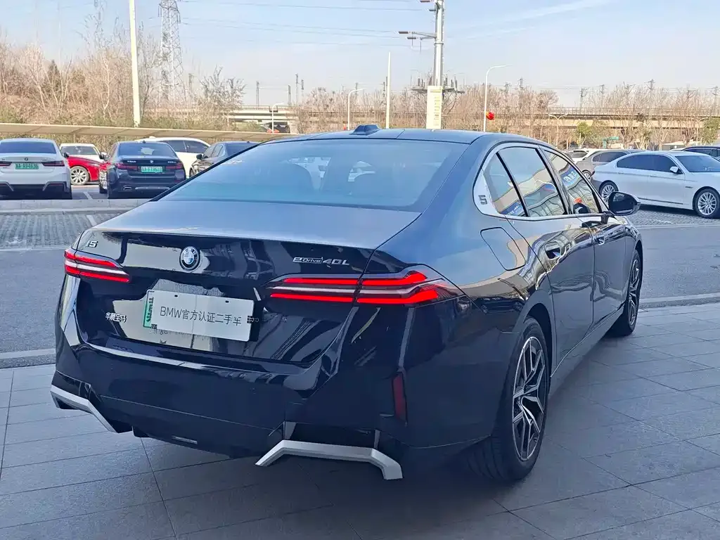 BMW i5 — фото 5