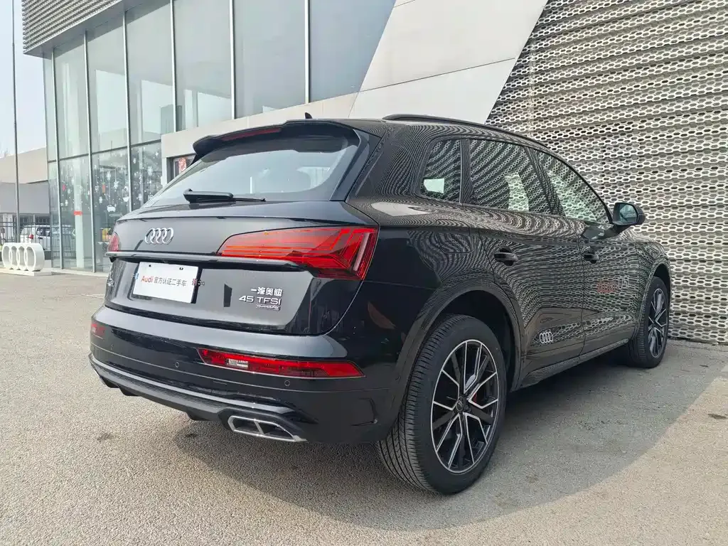 Audi Q5L — фото 3