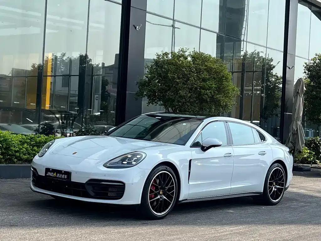 Porsche Panamera — фото 1
