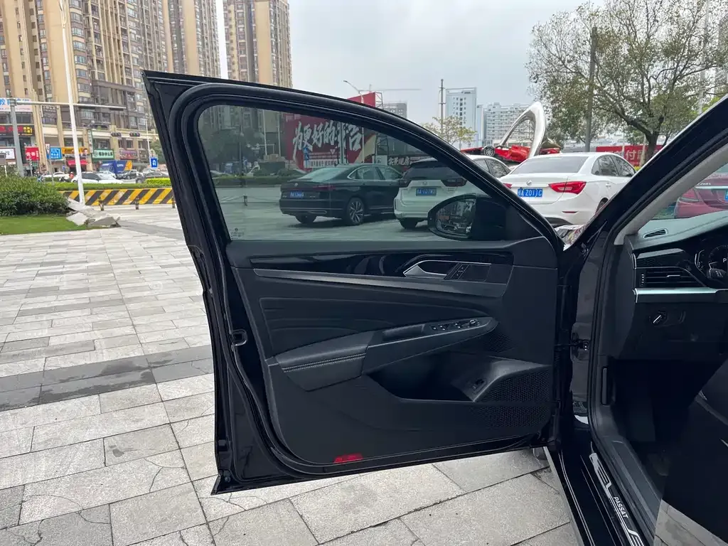 Volkswagen Passat 2022 из CN, фото 3