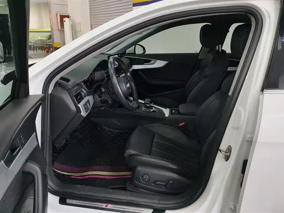 Audi A4L 2021 из CN, фото 9