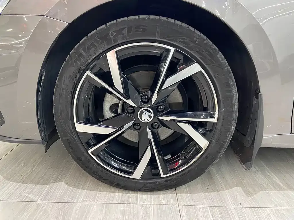Skoda Octavia — фото 2