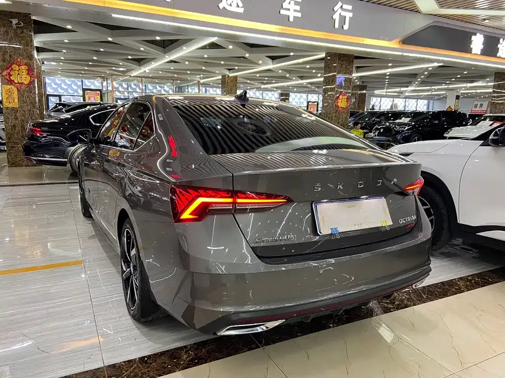 Skoda Octavia — фото 8
