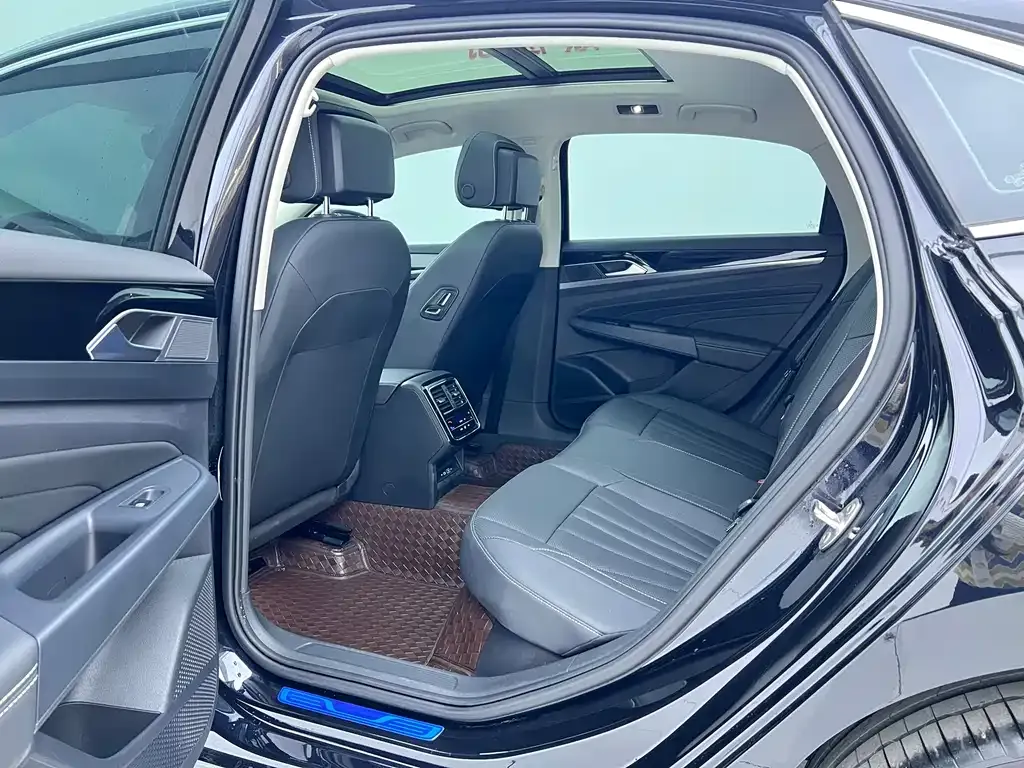 Volkswagen Passat 2025 из CN, фото 4