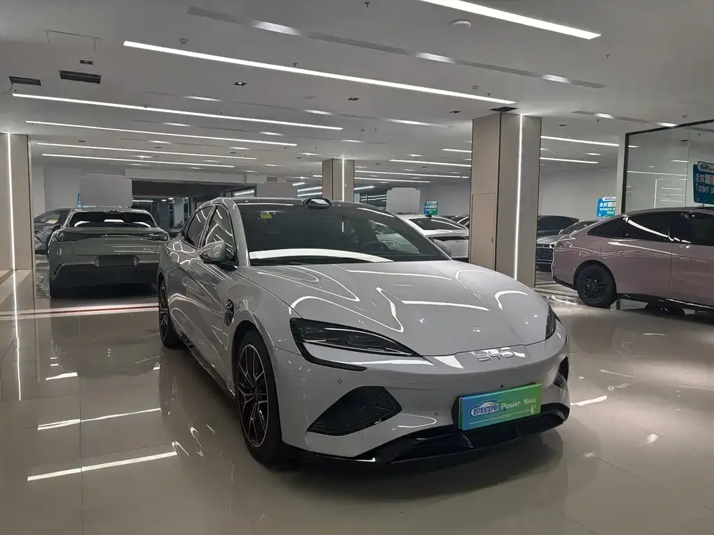 BYD Seal — фото 10