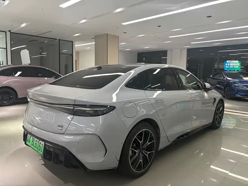 BYD Seal — фото 9