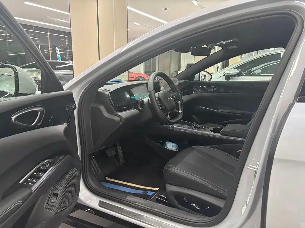 BYD Seal — фото 8