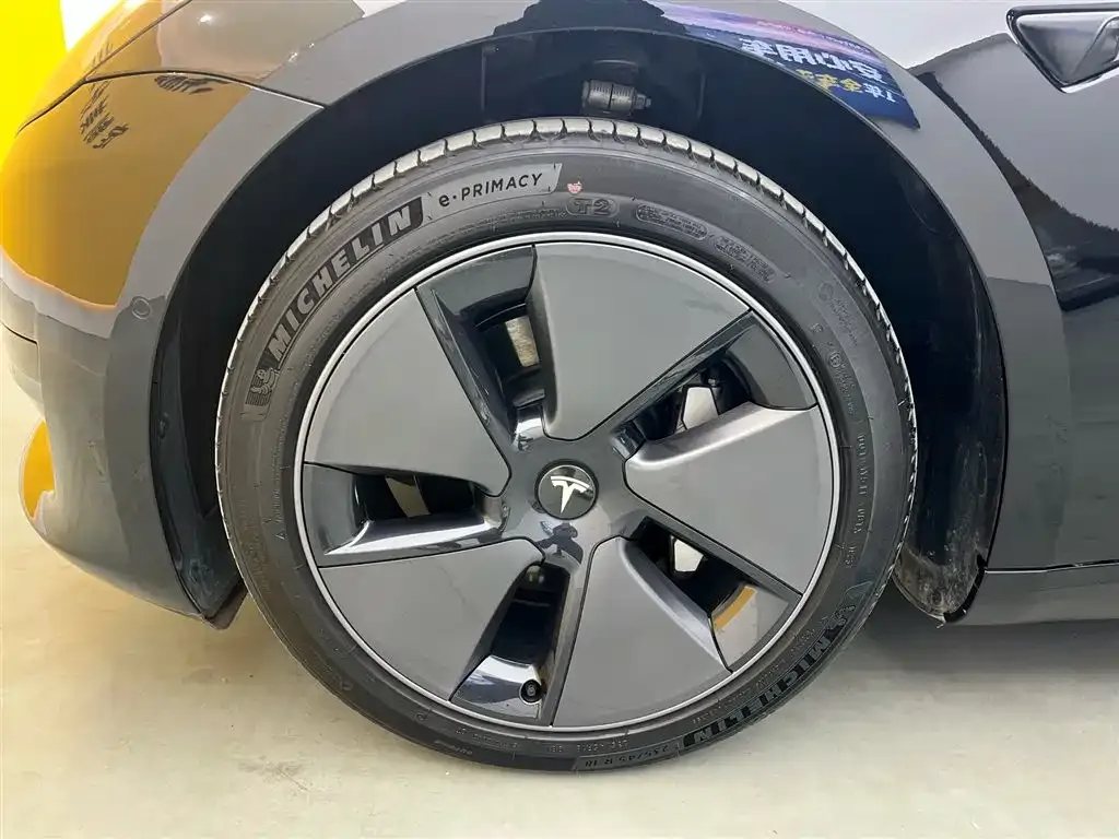 Tesla Model 3 — фото 10