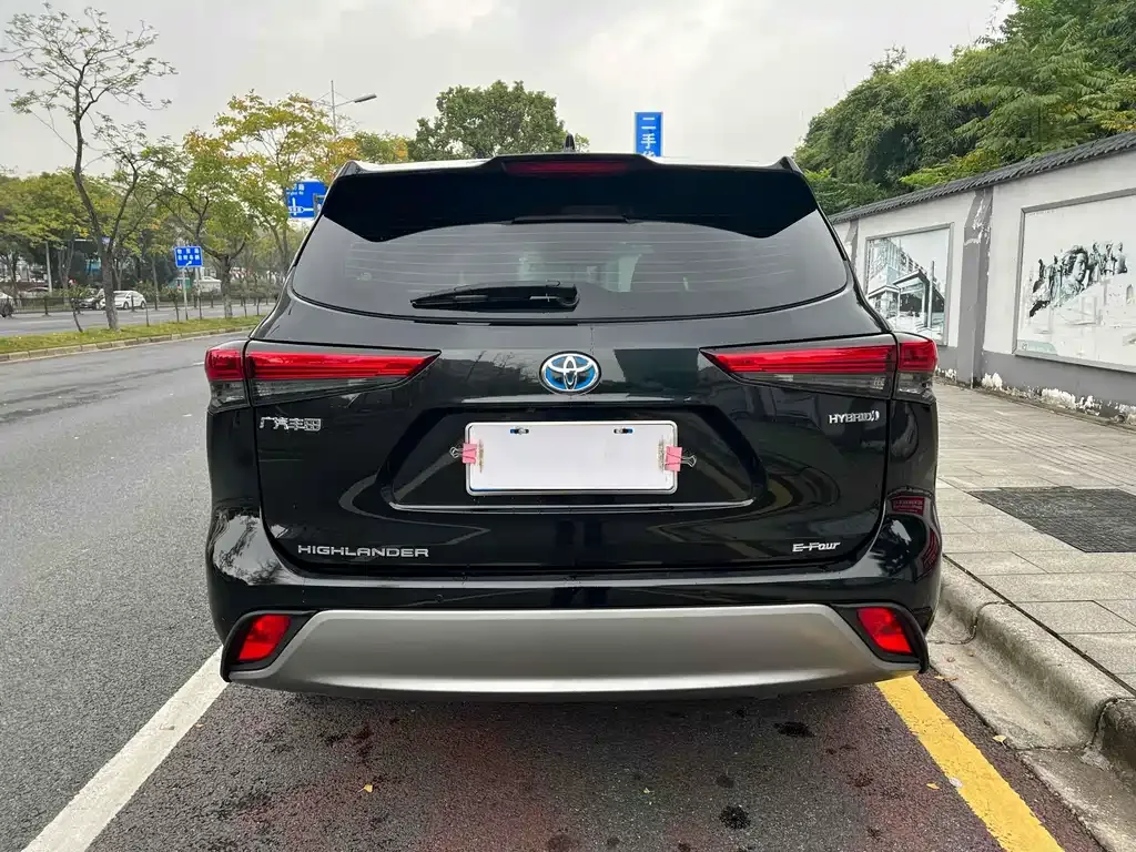 Toyota Highlander — фото 10