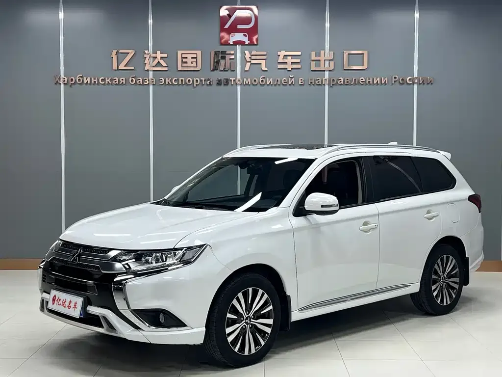 Mitsubishi Outlander 2022 из CN, фото 1