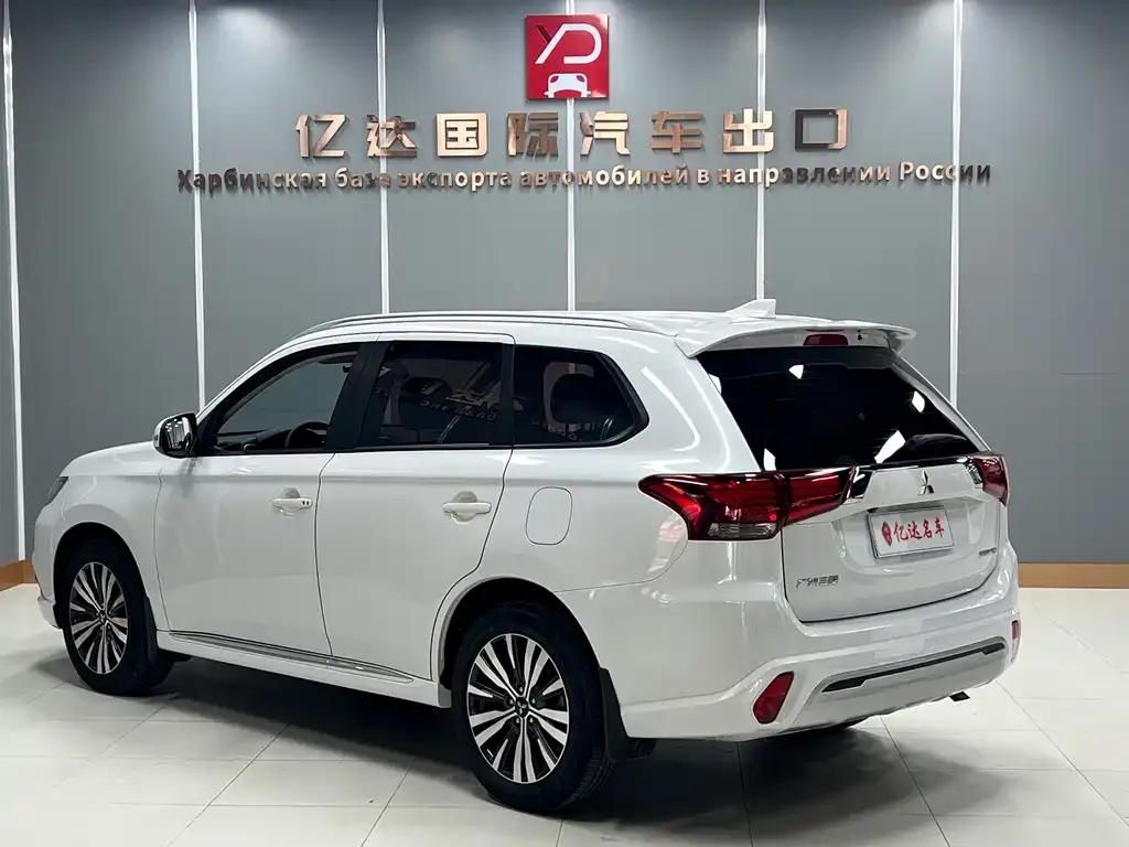 Mitsubishi Outlander 2022 из CN, фото 9