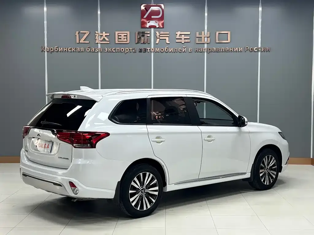 Mitsubishi Outlander 2022 из CN, фото 3