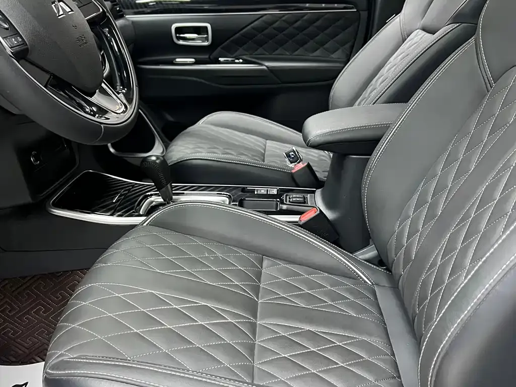 Mitsubishi Outlander 2022 из CN, фото 8