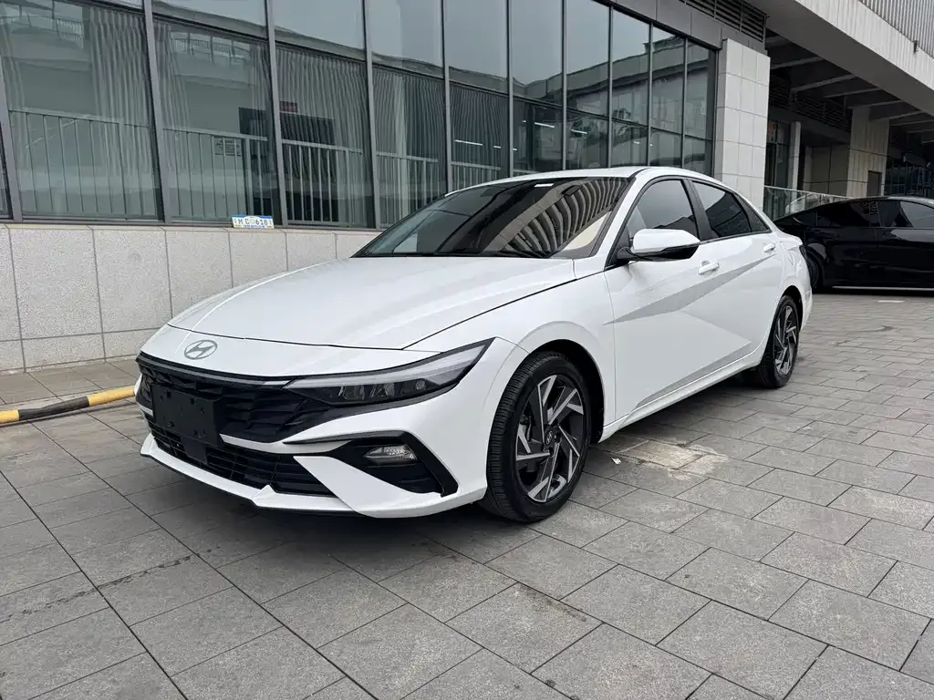 Hyundai Elantra 2023 из CN, фото 1