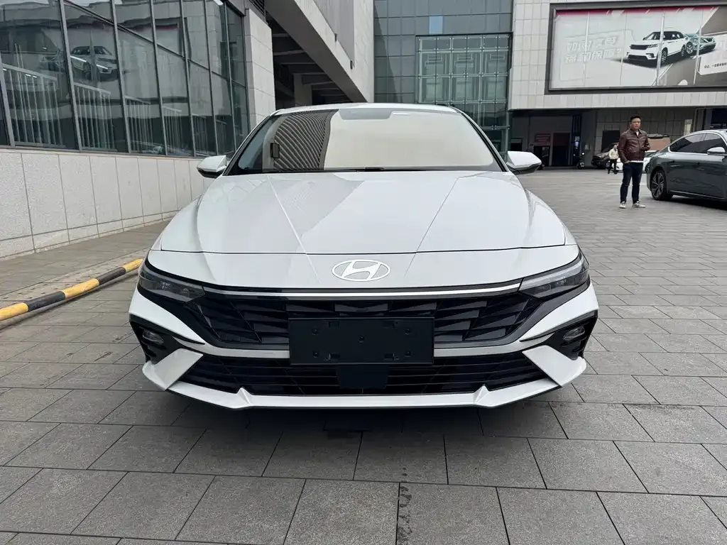 Hyundai Elantra 2023 из CN, фото 4