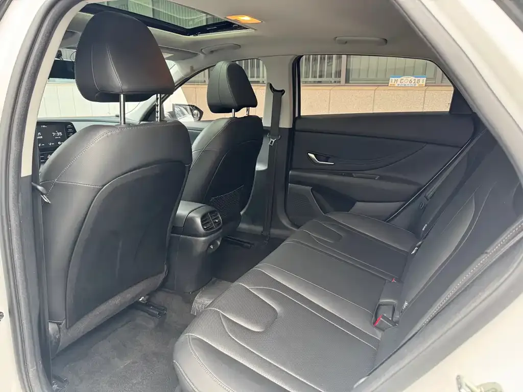 Hyundai Elantra 2023 из CN, фото 2