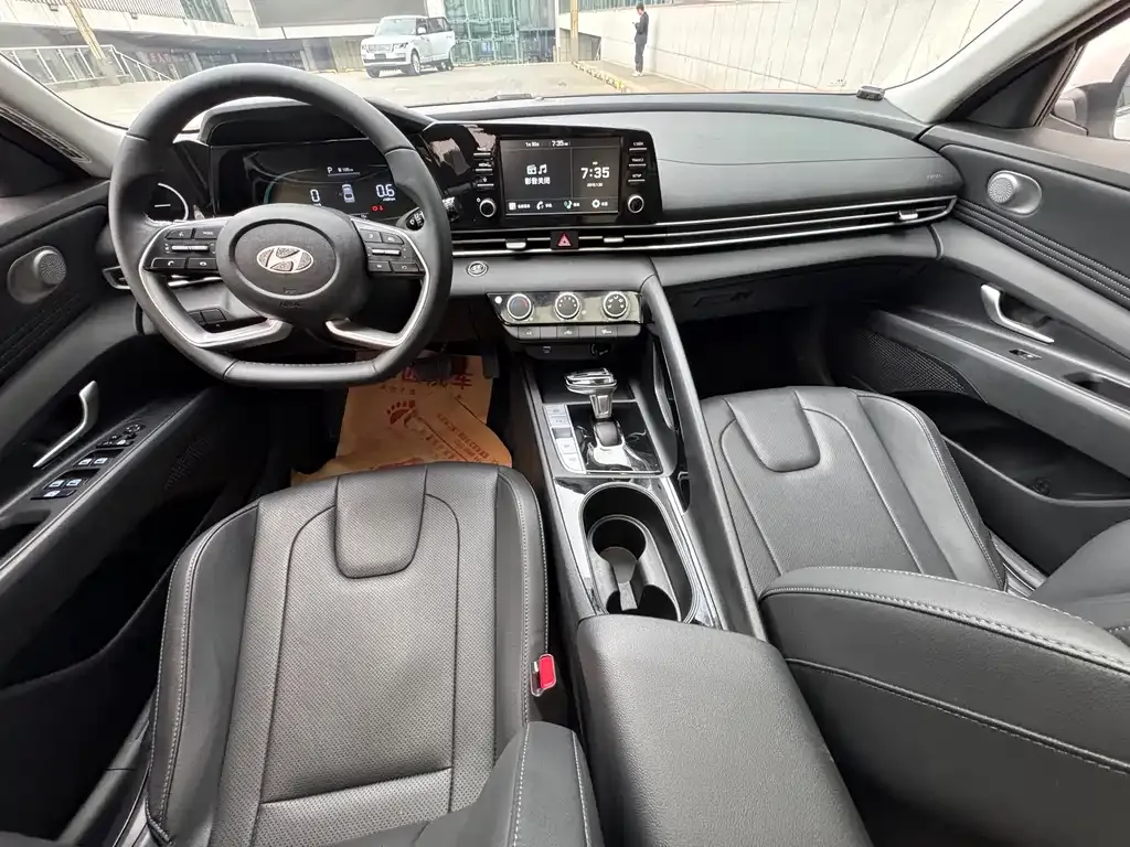 Hyundai Elantra 2023 из CN, фото 8