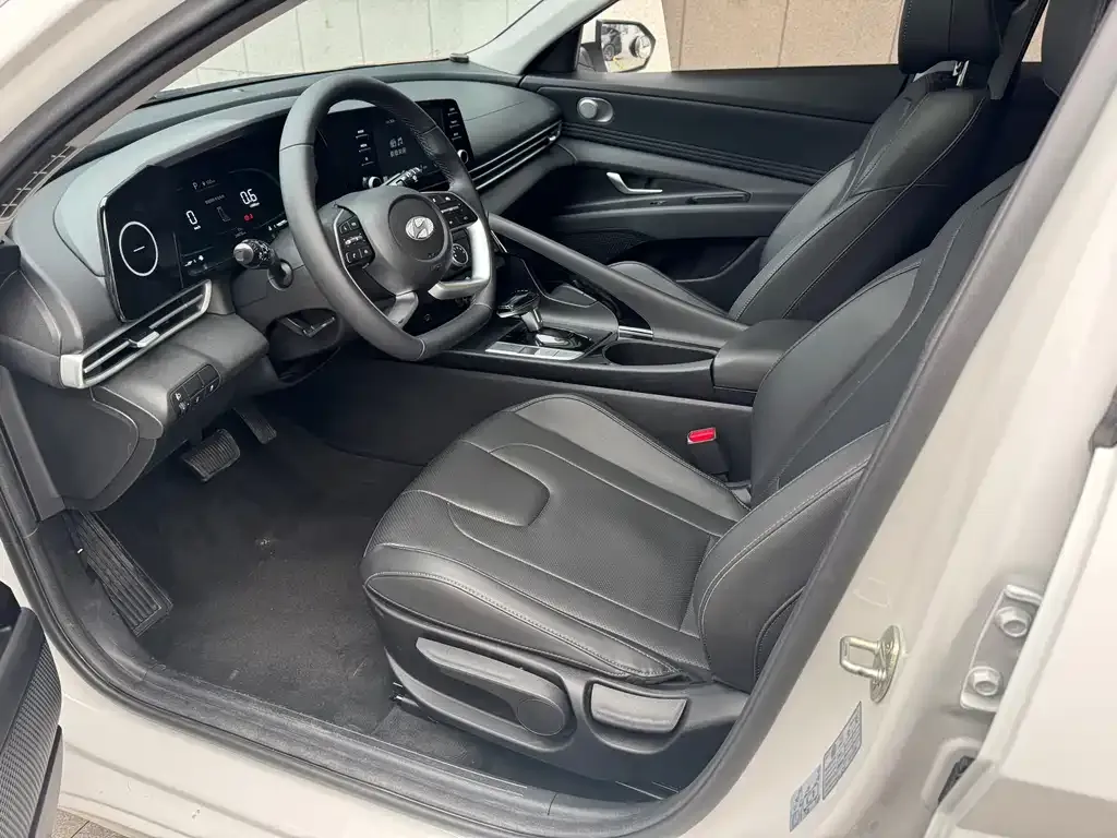 Hyundai Elantra 2023 из CN, фото 5