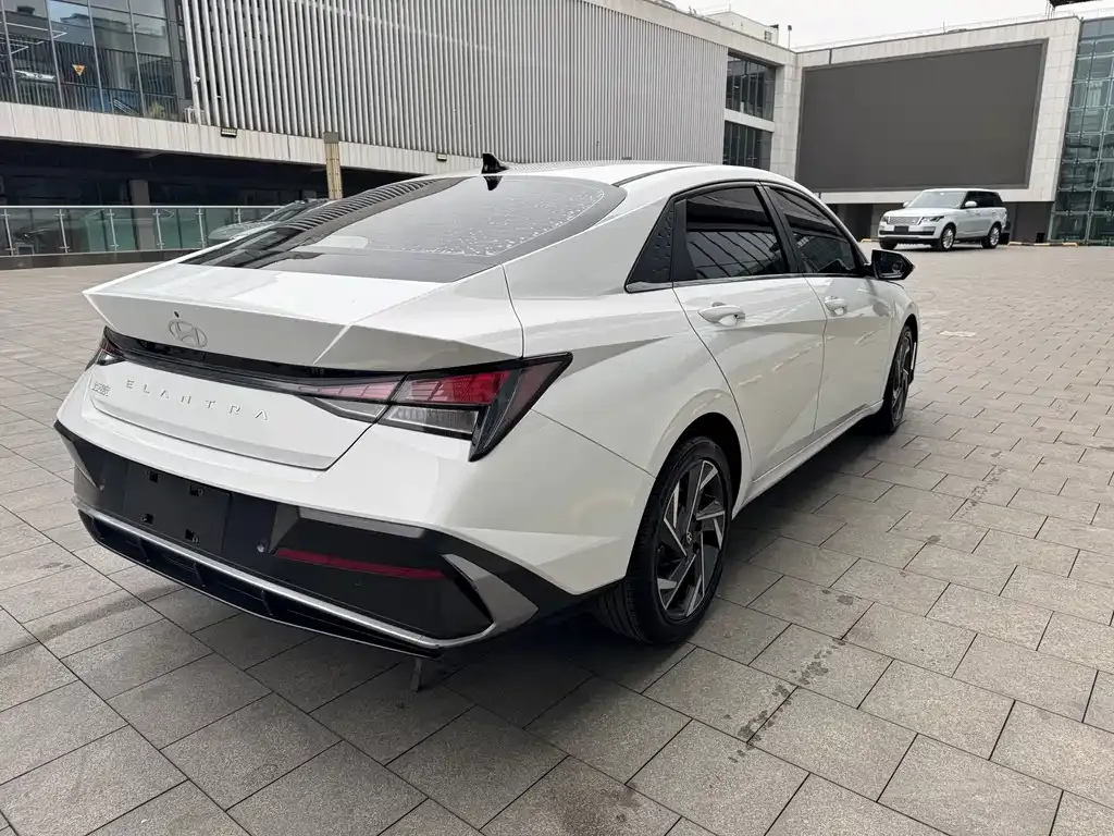 Hyundai Elantra 2023 из CN, фото 3