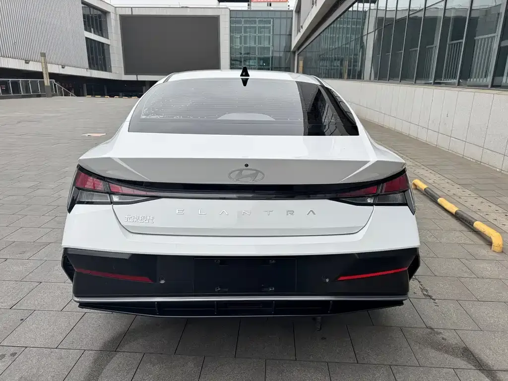 Hyundai Elantra 2023 из CN, фото 7