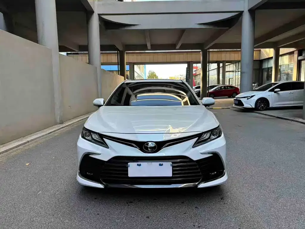 Toyota Camry — фото 4