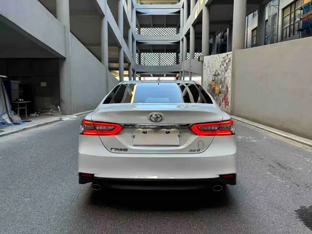 Toyota Camry — фото 6