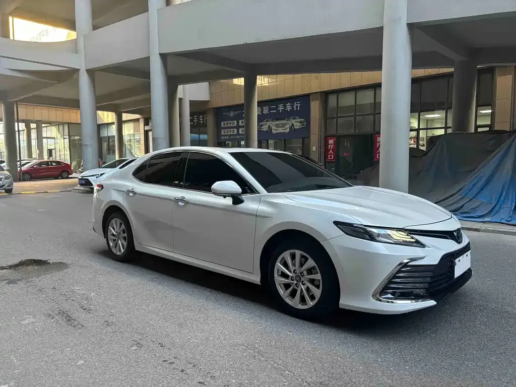 Toyota Camry — фото 9