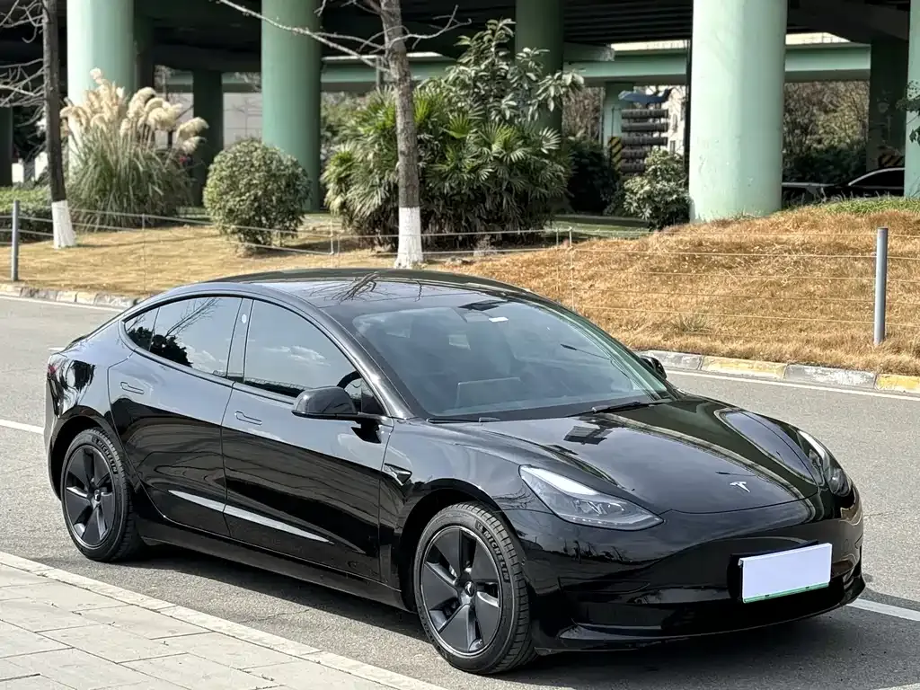 Tesla Model 3 — фото 9