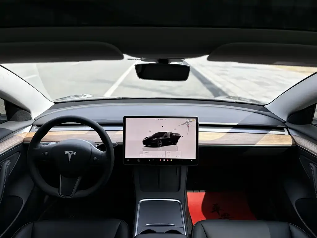 Tesla Model 3 — фото 3