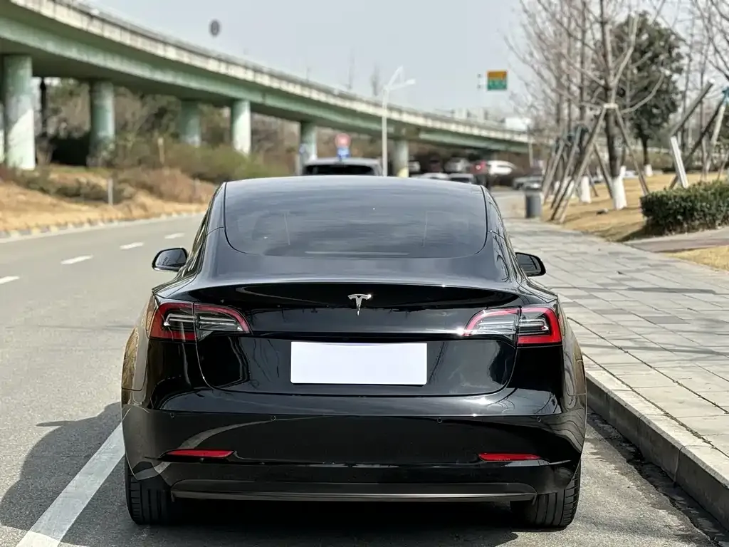 Tesla Model 3 — фото 6