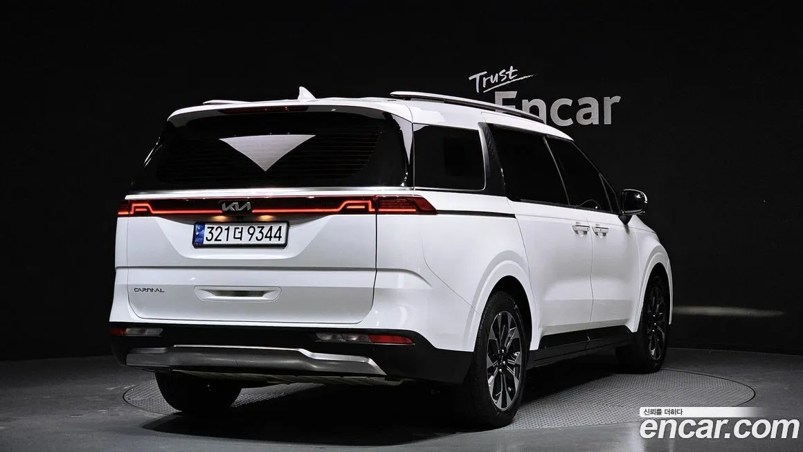 Kia Carnival — фото 6
