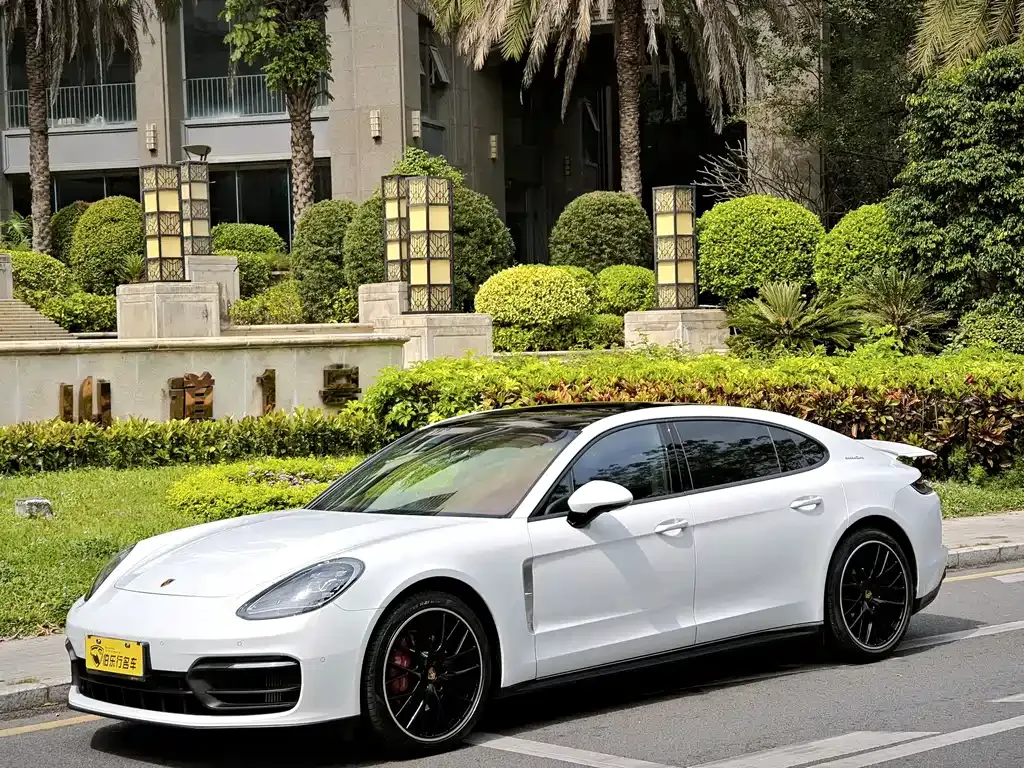 Porsche Panamera — фото 1