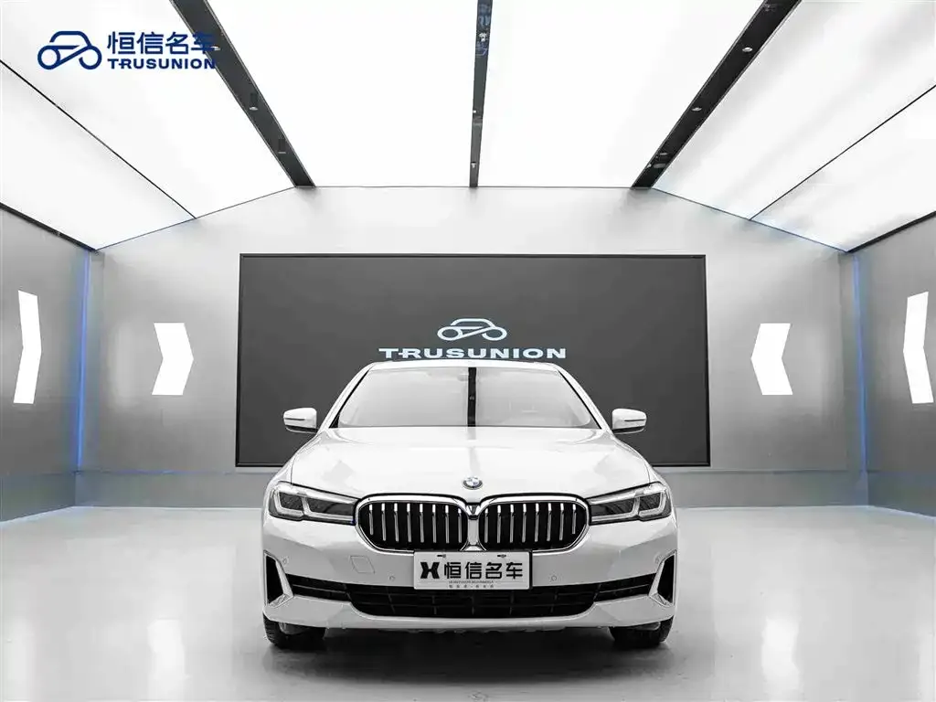 BMW 5 Series — фото 9