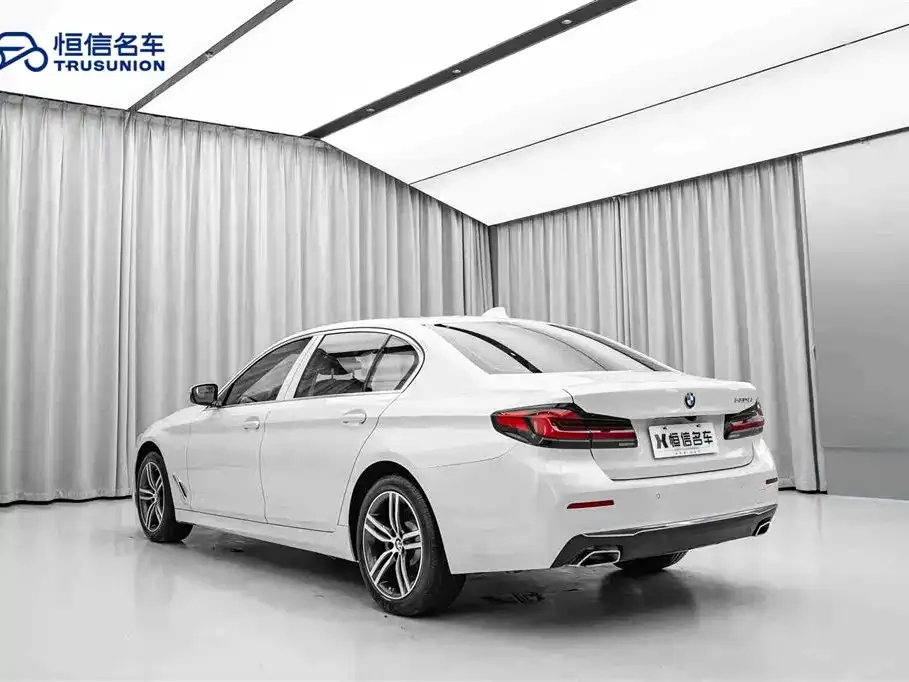 BMW 5 Series — фото 10
