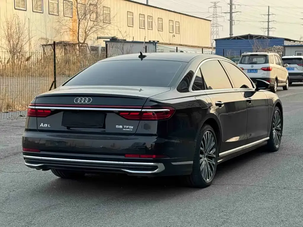 Audi A8 2022 из CN, фото 4