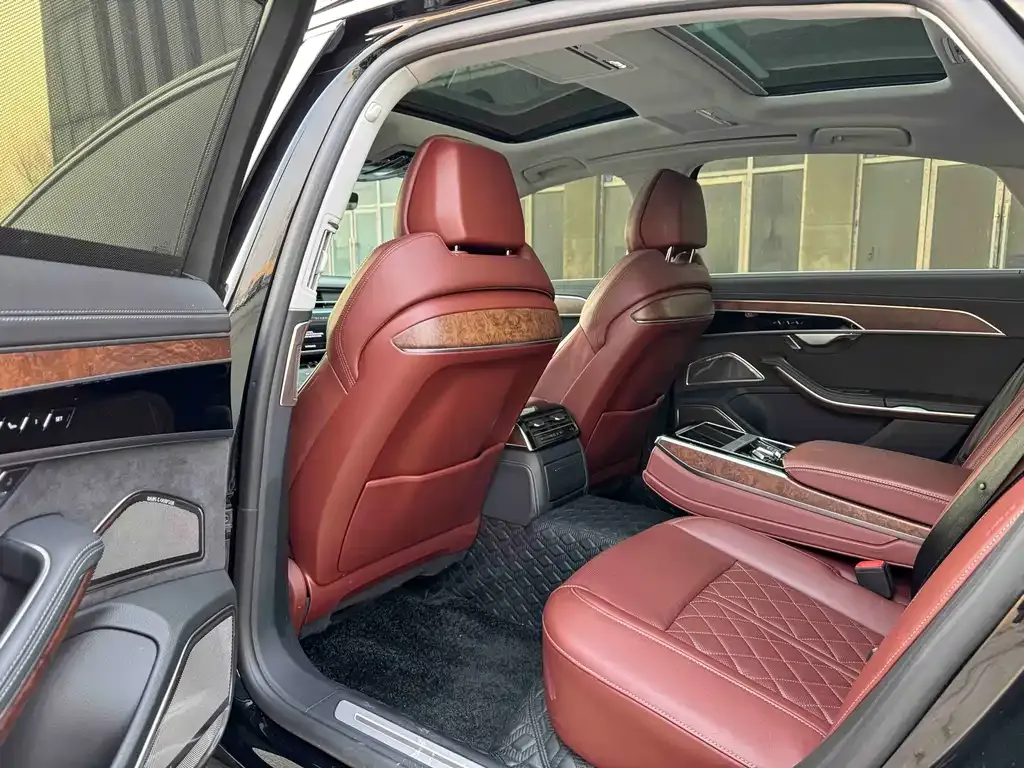 Audi A8 2022 из CN, фото 2