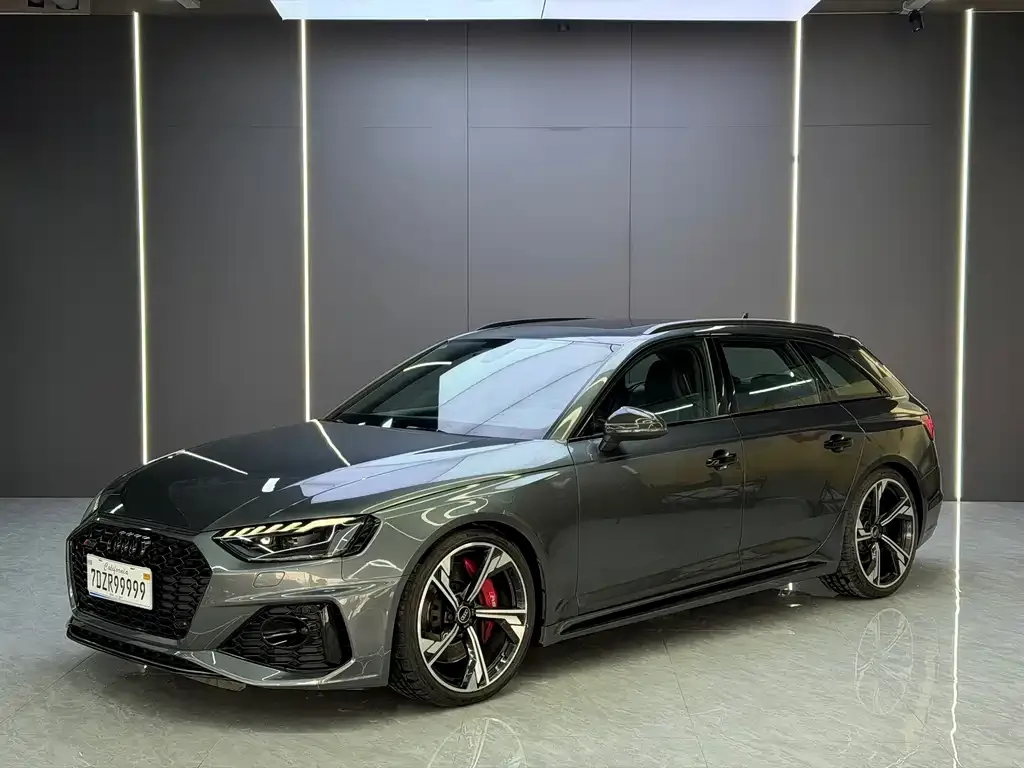 Audi RS 4 — фото 1