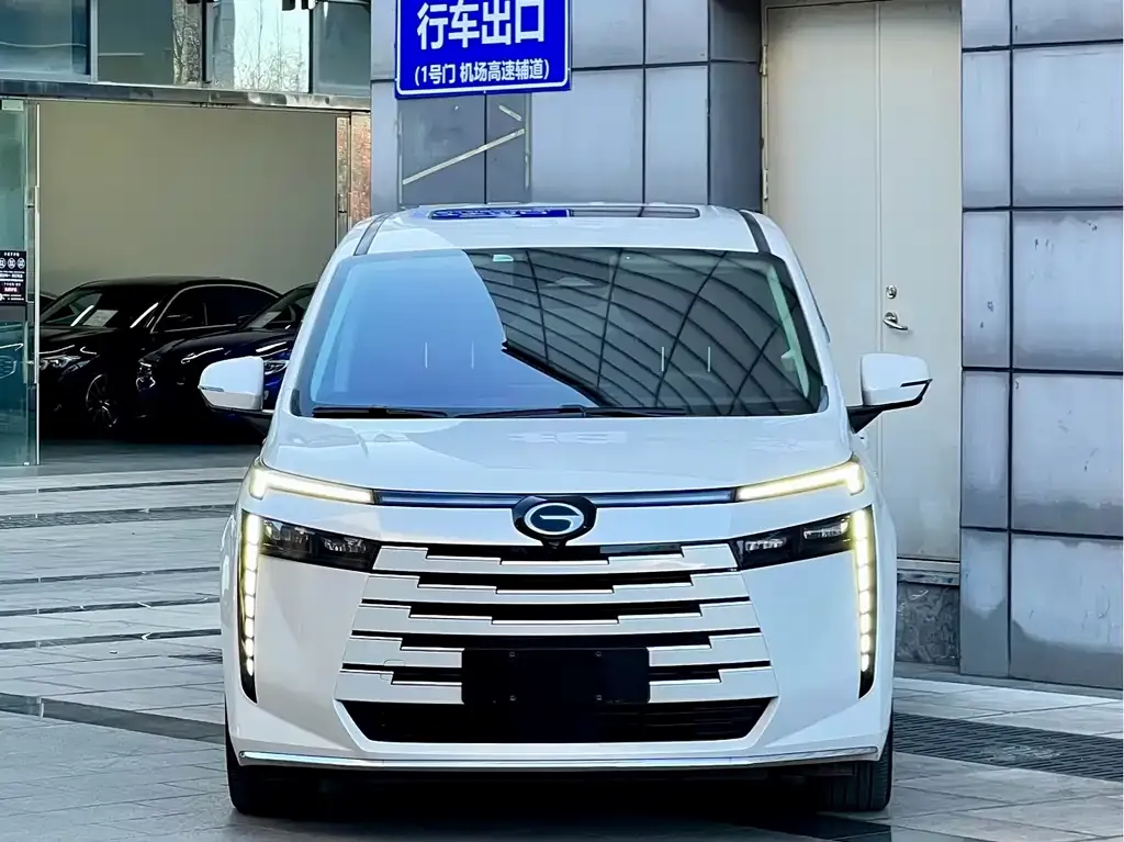 GAC Motor E8 Hybrid — фото 9