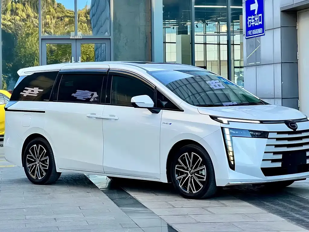 GAC Motor E8 Hybrid — фото 3