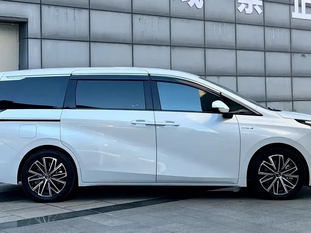 GAC Motor E8 Hybrid — фото 5