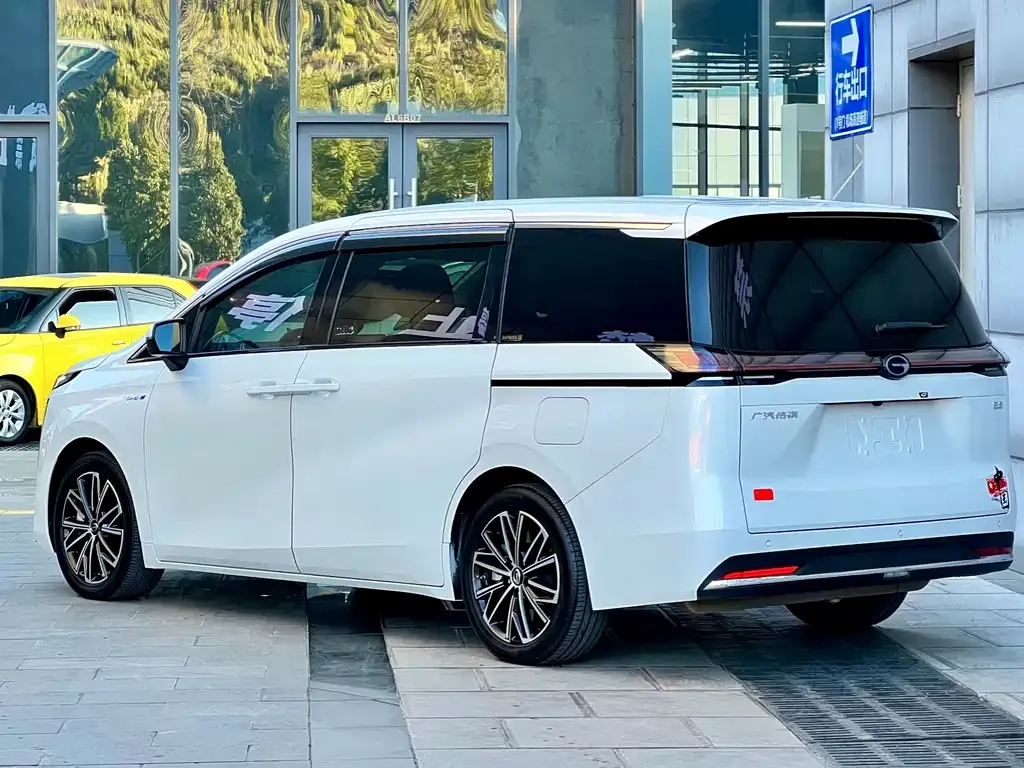 GAC Motor E8 Hybrid — фото 4