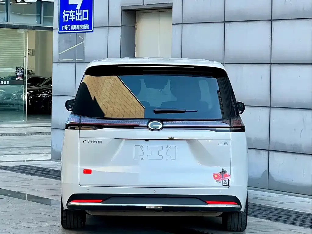 GAC Motor E8 Hybrid — фото 2