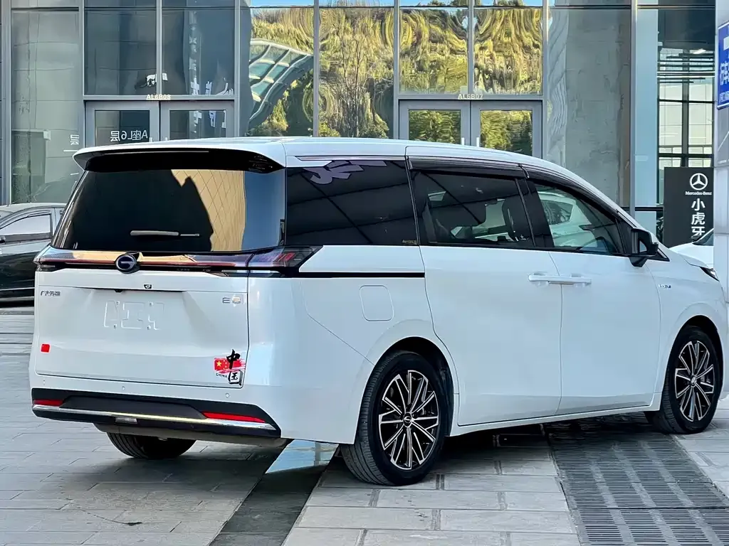 GAC Motor E8 Hybrid — фото 10