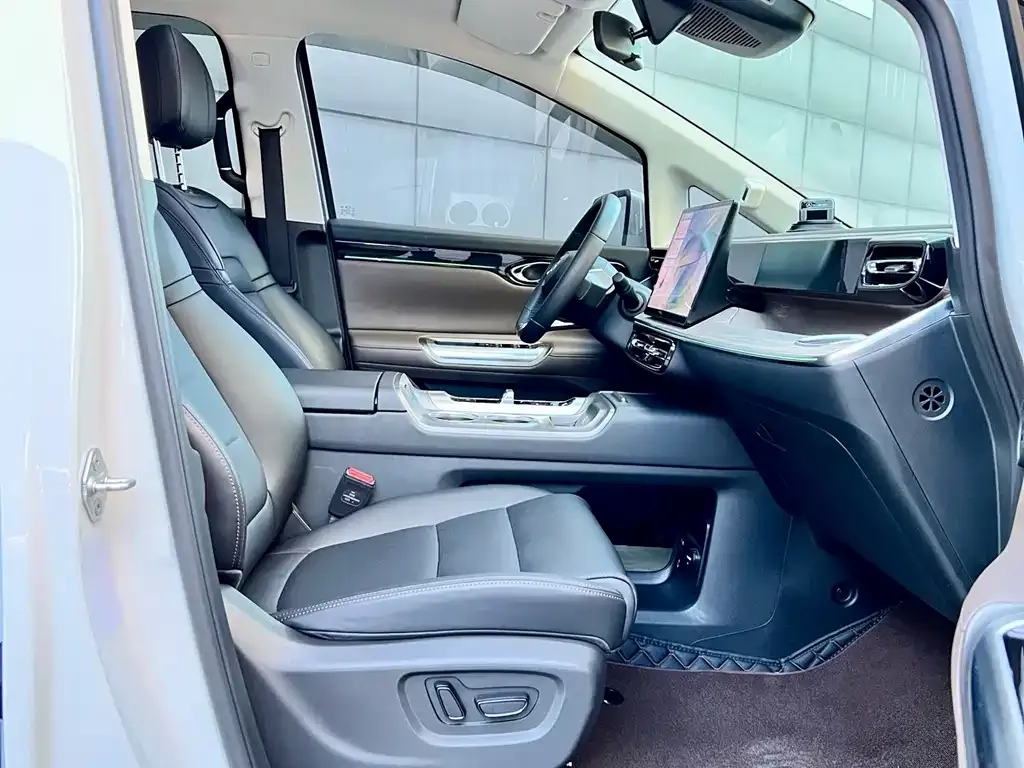GAC Motor E8 Hybrid — фото 8
