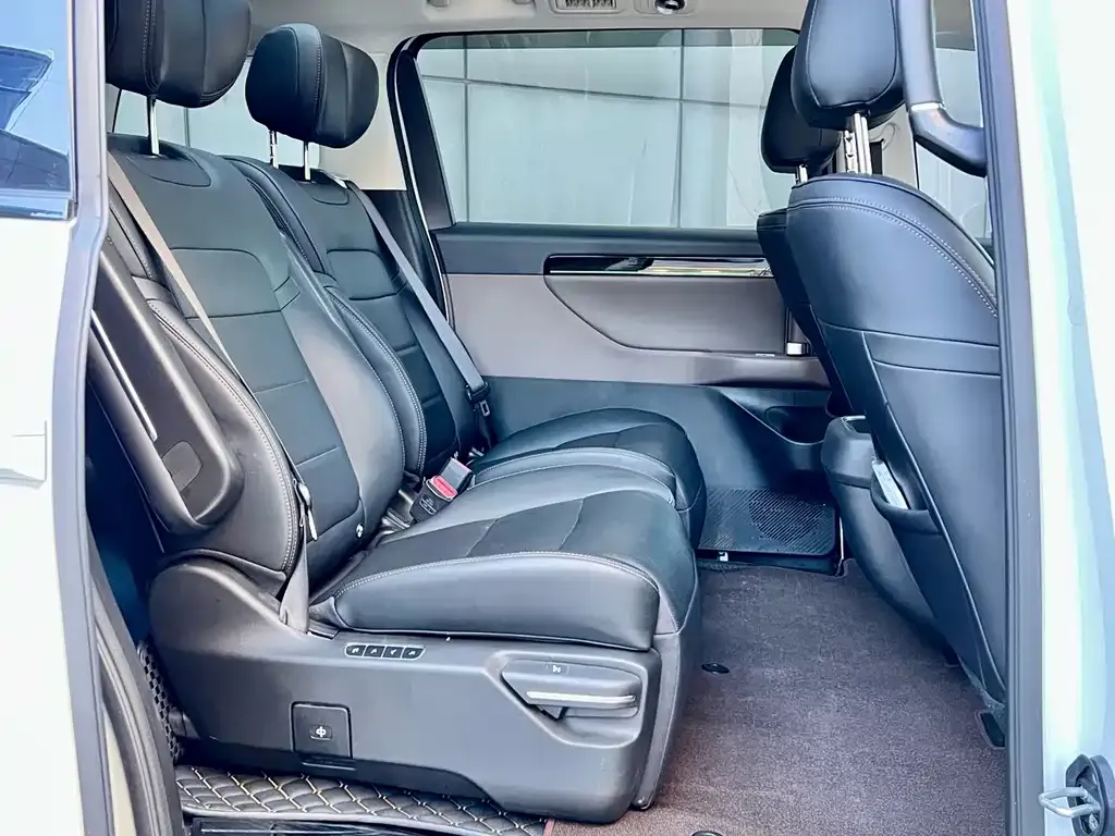 GAC Motor E8 Hybrid — фото 6