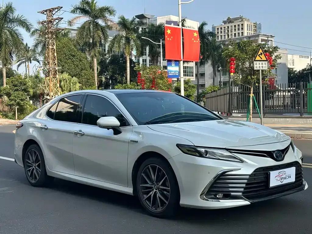Toyota Camry — фото 7