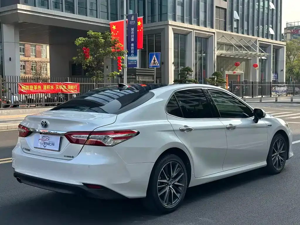 Toyota Camry — фото 9